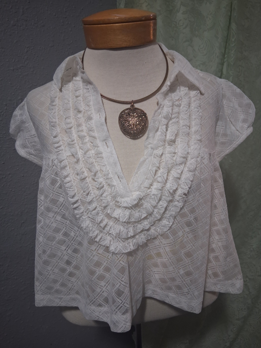 Maeve White Textured Ruffled LACE V-Neck Crop Top